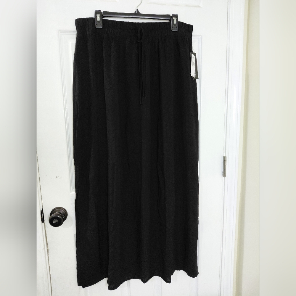 AGB Women Size 1X Elegant Black Maxi Skirt